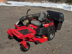 Tondeuse à gazon Gravely Industrial 660 d'occasion et neuve, économique, à 2 temps, avec technologie de coupe avancée pour des coupes nettes et précises - Product Image 3