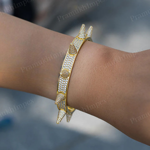 Pulsera personalizada de Hip Hop con pinchos helados, pulseras personalizadas de Plata de Ley 925, pulseras con tachuelas de moissanita VVS para mujer - Product Image 1