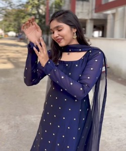 ชุดเสื้อผ้าต้อนรับมาใหม่ kurta salwar dupatta พร้อมเครื่องประดับมุกที่หรูหรา - Product Image 4