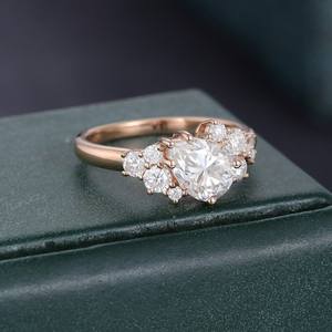 แหวนเพชรทรงลูกแพร์ 1.60 กะรัต เพชรเลี้ยงในห้องปฏิบัติการ ขายดี แหวนหมั้นทองคำแท้ 14k ประดับเพชรแบบคลัสเตอร์ ของขวัญวันครบรอบ - Product Image 4