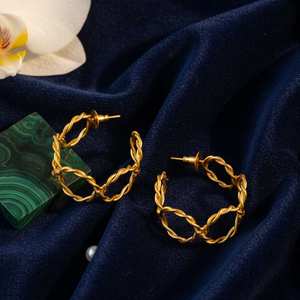 Pendientes de medio aro de perlas hechos a mano chapados en oro Cierre de anzuelo para mujer Diseño moderno y elegante para fiestas Bodas Todos los días - Product Image 4