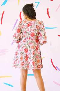 Robe florale blanche élégante pour femmes avec manches longues solides sur mesure grande taille pour la carrière d'église ou les vêtements de cérémonie décontractés d'été - Product Image 4