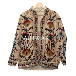 Chaqueta Acolchada de Algodón 100% Ecológica, Bordada a Mano con Diseño Vintage Suzani, Ropa Exterior Étnica Bohemia para Mujer - Product Image 1