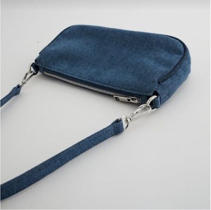 Bolso Bandolera de Mezclilla con Cadenas de Moda, Cierre de Cremallera, Bolso de Mano Informal para Uso Diario, Ligero para Viajes, Compras, Todas las Temporadas - Product Image 1