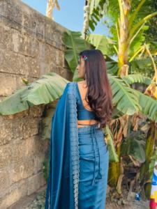 Sari de Alta Calidad Tejido a Mano para Diseñadores, Ligero, de Seda Satén, con Borde Jarkhan con Diamantes Hotfix para Fiestas - Product Image 3