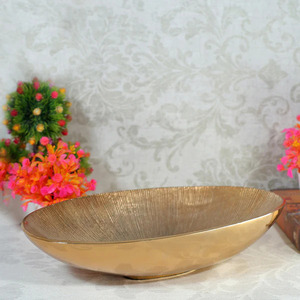 Bol de décoration moderne Accent Nouveau design Bol de service en verre et métal avec tige superposée à la main en aluminium - Product Image 1