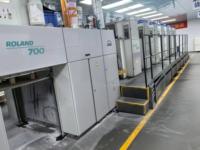 Machine d'impression offset 6 couleurs Manroland R706+L d'occasion avec revêtement aqueux entièrement automatique pour la production de cartes d'emballage