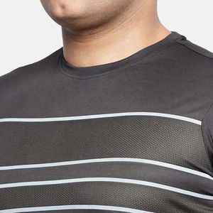 T-shirt décontracté en coton à manches courtes et col rond pour hommes, haut léger idéal pour une tenue quotidienne d'été et une utilisation confortable - Product Image 5