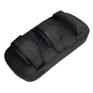 Coussinets de frappe thaïlandais robustes avec design respirant, mousse à fort impact et revêtement en cuir renforcé, idéal pour le kickboxing et les arts martiaux - Product Image 3