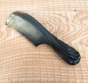 Peine para Peinar de Cuerno de Búfalo, Hecho a Mano, Cuerno de Buey Blanco Natural, Mango de Madera Clásico Profesional para Uso Comercial, Logotipo Personalizado - Product Image 4