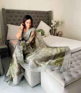 À la mode dernière Collection Spray Print soie Saree séquence travail avec Blouse Bangalore soie vente en gros usine approvisionnement - Product Image 2