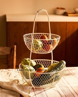 Corbeille à fruits en métal à fil ouvert de style fermier pour stocker des pommes, des oranges, des bananes et plus encore avec un aspect artisanal durable