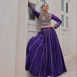 Lehenga choli romain entièrement cousu avec travail brodé Kutchi Gamthi et travail de dentelle miroir parfait pour la collection navratri - Product Image 1