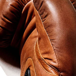 Nouvel arrivage de gants de boxe à lacets de combat Gants de boxe à lacets en matériau durable Équipement d'entraînement Gants de boxe - Product Image 5