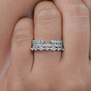 แหวนแต่งงานแบบสามแถวทำจากทองคำบริสุทธิ์18K 22K ประดับเพชรวงครึ่งขอบโอเอ็ม - Product Image 6