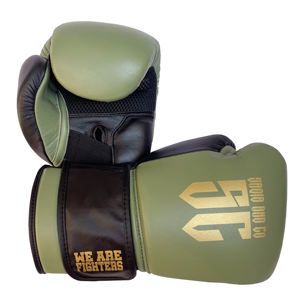 Gants de boxe professionnels d'intérieur personnalisés de 12 oz en cuir de vache véritable avec crochet et boucle de protection UV respirante - Product Image 1