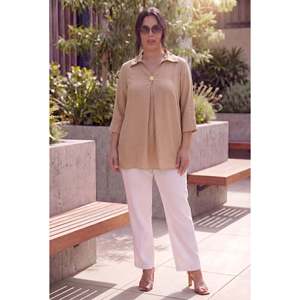 Chemisier en modal grande taille avec accessoire collier, beige - Product Image 2