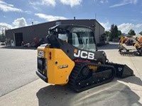 Chargeuse compacte sur pneus JCB 215T, modèle 2024, capacité de charge nominale de 9 tonnes avec composant moteur principal de 75 kW