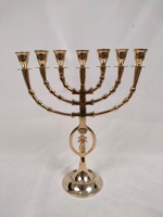 Chandelier Menorah Judaica de Noël juif artisanal en laiton vintage d'Israël, gravé et imprimé en deux couleurs