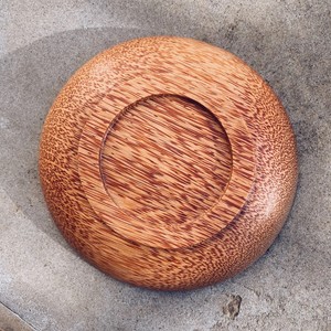 Assiettes en bois de coco écologiques, rondes, naturelles, de qualité alimentaire, en provenance du Vietnam, avec gravure personnalisée du logo. - Product Image 3