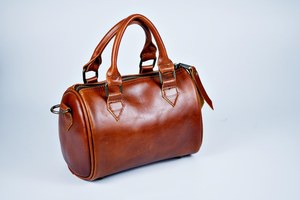 Sac Boston Cylindrique Vintage en Cuir Véritable Multicolore avec Fermeture Éclair et Logo Personnalisé pour Femme LCYB-0038 - Product Image 4