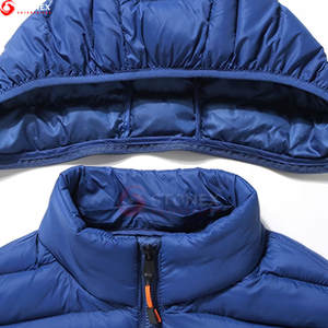 เสื้อกั๊กขนปลาปักเป้ากันน้ำสำหรับผู้ชายเสื้อ100% ผ้าโพลีเอสเตอร์มีฮู้ดสีน้ำเงินแวววาวออกแบบโลโก้ได้ตามต้องการแบบเต็มรูปแบบ - Product Image 4