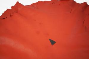 Cuero Vacuno Genuino Rojo Premium, Cuero Teñido con Acabado Liso para Bolsos, Zapatos, Prendas, Tapicería y Accesorios - Product Image 2