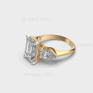 Anillo de diamante de corte esmeralda de calidad superior Diseño de tres piedras con diamantes laterales de pera 10K 14K 18K Personalización de oro disponible - Product Image 3