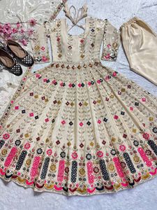 Robe de mariée indienne Style ethnique lourd Chinon soie avec broderie séquentielle travail fantaisie Anarkali robe avec pantalon Dupatta - Product Image 6