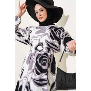 ชุดเดรสเข็มขัดเอวยางยืดลายใบไม้สีดำ - Product Image 1