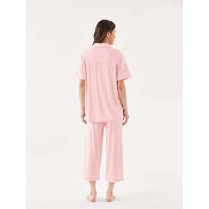 Ensembles de pyjama capri en popeline de bambou haut de gamme personnalisés à manches courtes, tenues décontractées d'été pour la maison, pyjamas personnalisés avec logo et taille élastique à cordon de serrage - Product Image 3