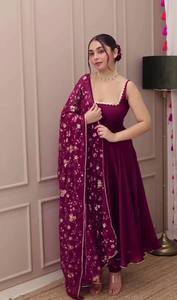 Longue robe Anarkali élégante sarcelle, violet, vin et rouge | Robe ethnique indienne traditionnelle avec Dupatta orné pour les femmes - Product Image 3