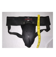Protège-entrejambe noir en polyester de haute qualité pour hommes, marque OEM, pour arts martiaux, entraînement de kick-boxing, avec logo personnalisé