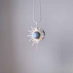 Collier fait main Sunburst Wire Wrapped Design vintage unique avec cristaux de pierre de lune Labradorite naturelle bijoux plaqués or - Product Image 4
