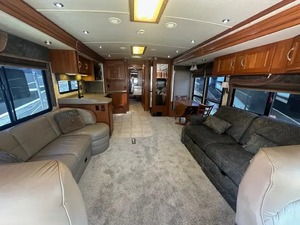 รถบ้านมือสอง ปี 2006 ยี่ห้อ Winnebago รุ่น V-e-c-t-r-a 40 K-D พร้อมขาย - Product Image 3