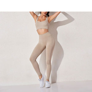 Ensemble de vêtements de sport pour femmes en matière extensible offrant une tenue complète, technologie de séchage rapide pour les entraînements, le yoga et la course à pied - Product Image 2