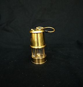 Lámpara minera de latón de primera calidad hecha a mano con cuidado ideal para casas de campo espacios vintage y decoraciones para eventos históricos - Product Image 4