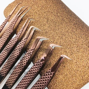 ชุดแหนบขนตาปลอมสีโรสโกลด์พร้อมที่ดัดขนตาปลอมแบบยั่งยืนทำจากสแตนเลส - Product Image 2