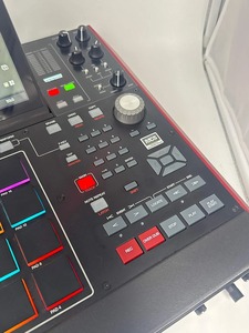 Akai MPC X เวิร์กสเตชันดนตรีระดับมืออาชีพ เครื่องเล่นซัมเพลอร์แบบสแตนด์อโลน เครื่องซีเควนเซอร์ เครื่องดรัมเมชชีน คอนโทรลเลอร์ MIDI  แบบ Heavy-Duty ใช้ไฟฟ้า/ไฟกระแสตรง - Product Image 2