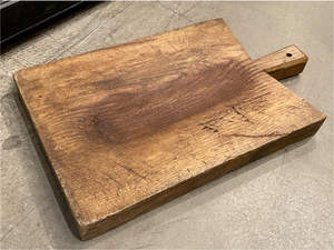 Tabla de cortar de madera con mango de aspecto natural - Product Image 3