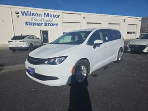 Chrysler Voyager LX FWD 2023, Ligeramente Usado, en Buen Estado - Product Image 3