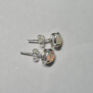 Pendientes de Ópalo Ovalados de Moda para Mujer de Rhaya Jewels, Diseño Clásico Romántico, Chapados en Rodio, Plata de Ley, Aniversario - Product Image 2