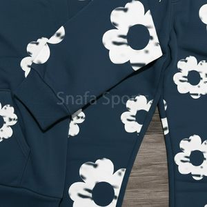 Ensemble de survêtement tendance pour homme avec imprimé en relief, comprenant un sweat à capuche et un pantalon de jogging, survêtement en denim déchiré avec imprimé en relief pour homme à prix avantageux - Product Image 6