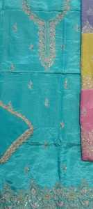 Costumes indiens modernes brodés à la main non cousus pour femmes élégants pour les fêtes de style traditionnel - Product Image 3