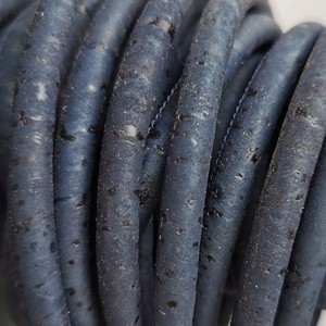 เชือกคอร์กกลม 5 มม. สีน้ำเงินกรมท่า เชือกคอร์กหนา วัสดุวีแกน ยืดหยุ่น ทนทาน สำหรับทำเครื่องประดับ สร้อยข้อมือ สร้อยคอ พวงกุญแจ งานฝีมือ - Product Image 3