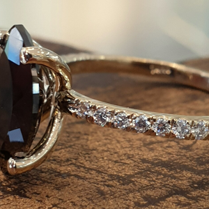 แหวนเพชรเม็ดเดี่ยวสีดำธรรมชาติพร้อมเน้นเสียงประดับเพชรสำหรับผู้หญิงขนาด14K สีเหลืองทอง3.50กะรัต - Product Image 3