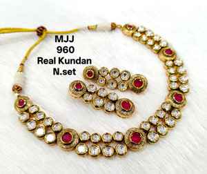 Collier Kundan de créateur avec un appel de mariage conçu pour les boutiques ethniques qui cherchent à stocker des bijoux de mariage à forte demande - Product Image 5