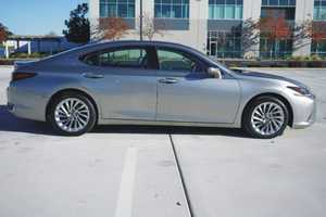 Lexus ES-300h d'occasion 2023, 5 places, conduite à gauche, état parfait, norme Euro IV, garantie 1 an - Product Image 5