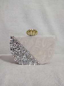 Bolso de mano de resina bordado pesado con trabajo de piedra perla de imitación chapado en oro sólido Vintage mariposa encanto bolso de boda para mujer - Product Image 5