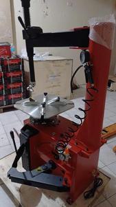 Changeur de pneu semi-automatique 10-22 "pour voitures et camions, bras oscillant pneumatique, alimentation 220V - Product Image 3